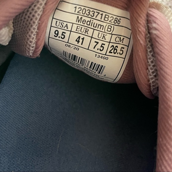 Brooks Women's Revel 4 Running Shoes size 9.5 - Picture 6 of 9